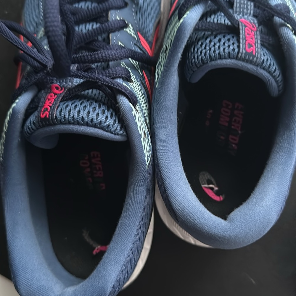 ASICS Ampliform - Picture 3 of 5